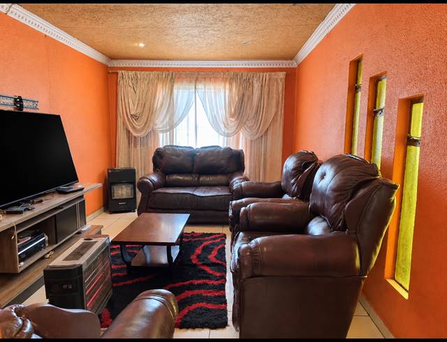 3 BEDROOM HOUSE FOR SALE IN SEBOKENG ZONE 10